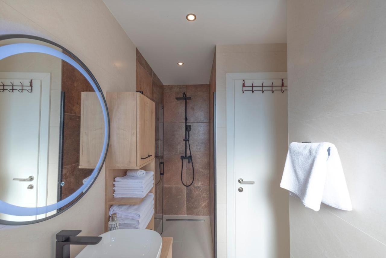 Sunny Bo Villa With A Heated Pool And Rooftop Jacuzzi Каштела Экстерьер фото